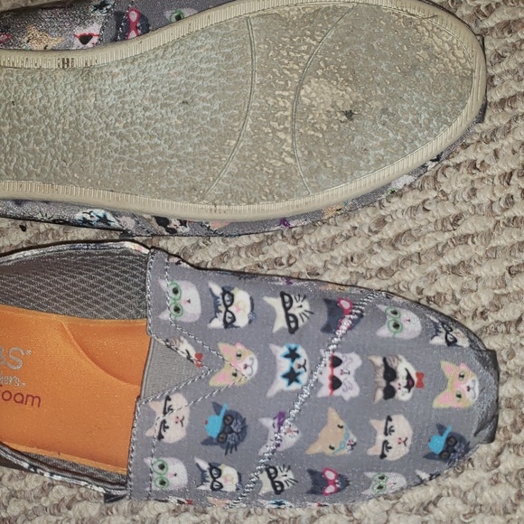 Bobs from Sketchers memory foam slip on shoes with kitties. - Picture 2 of 5